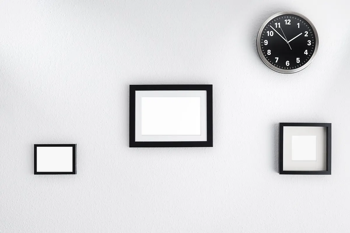 7 Wall Decor Mistakes That Make Rooms Feel Smaller